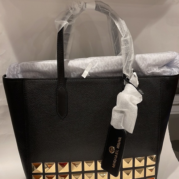 MICHAEL Michael Kors Sinclair NWT Tote Bag with front Gold Studs and top zipper - Picture 3 of 16